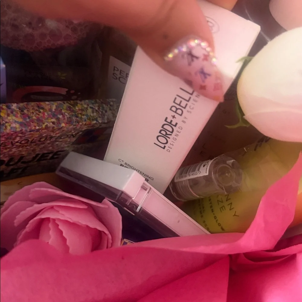 Makeup Gift Set with Pink and White Accents. Over 200$ in ultra products